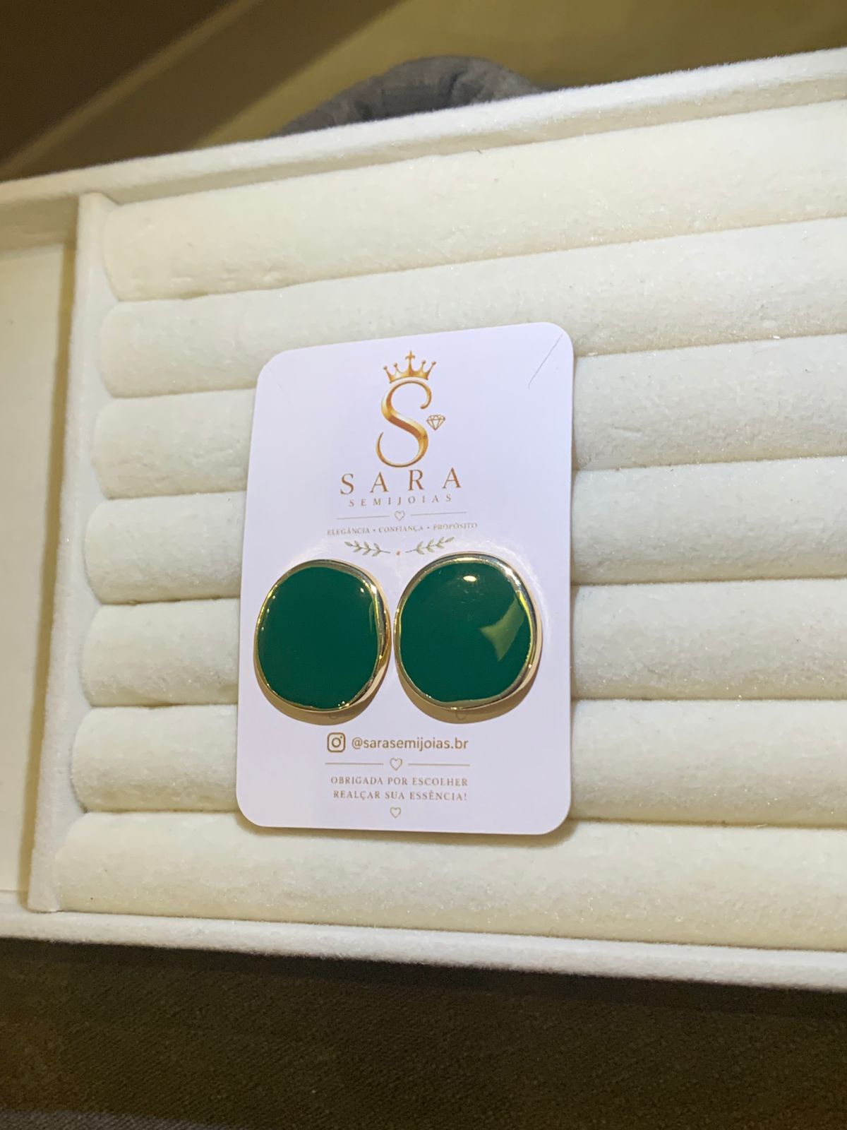 Brinco Oval Verde dourado — Sara Semijoias